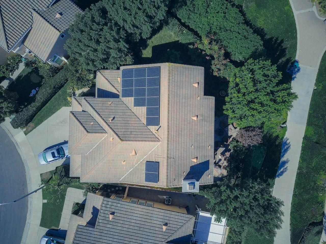 say-goodbye-to-blackouts-a-homeowners-guide-to-solar-inverters-batteries-in-nairobi